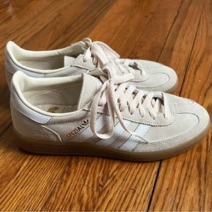 Adidas Spezial M8/W9, off white suede with a gum sole